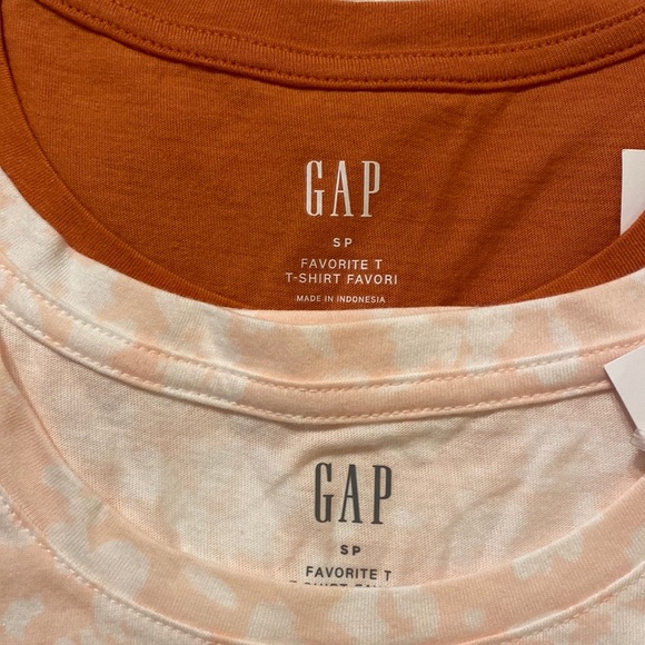 💥3/$40💥2 Gap Favourite Tees size Small - Picture 5 of 5
